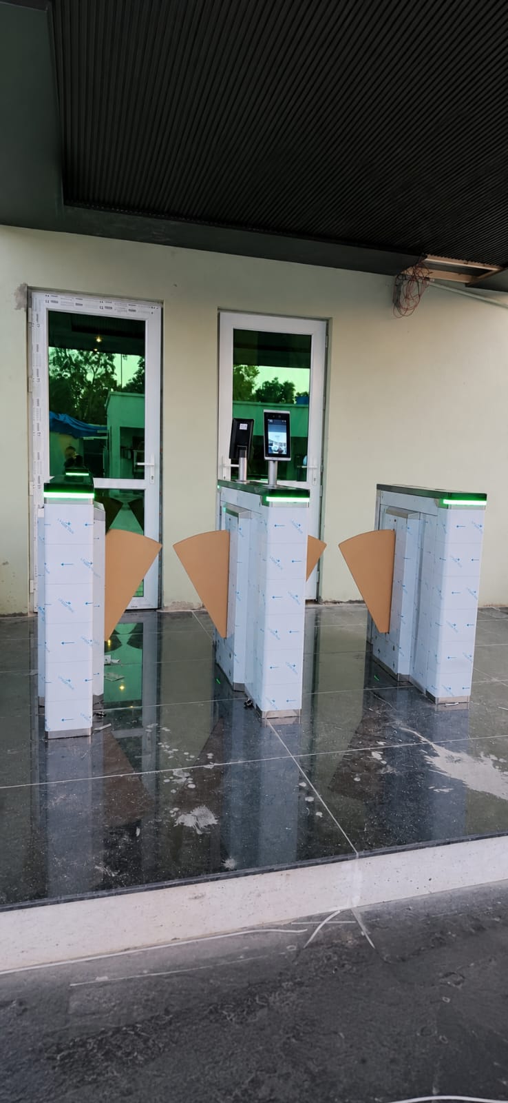 ZKTeco FBL720 flap barriers integrated with Hikvision DS-K5671-ZU face recognition terminals