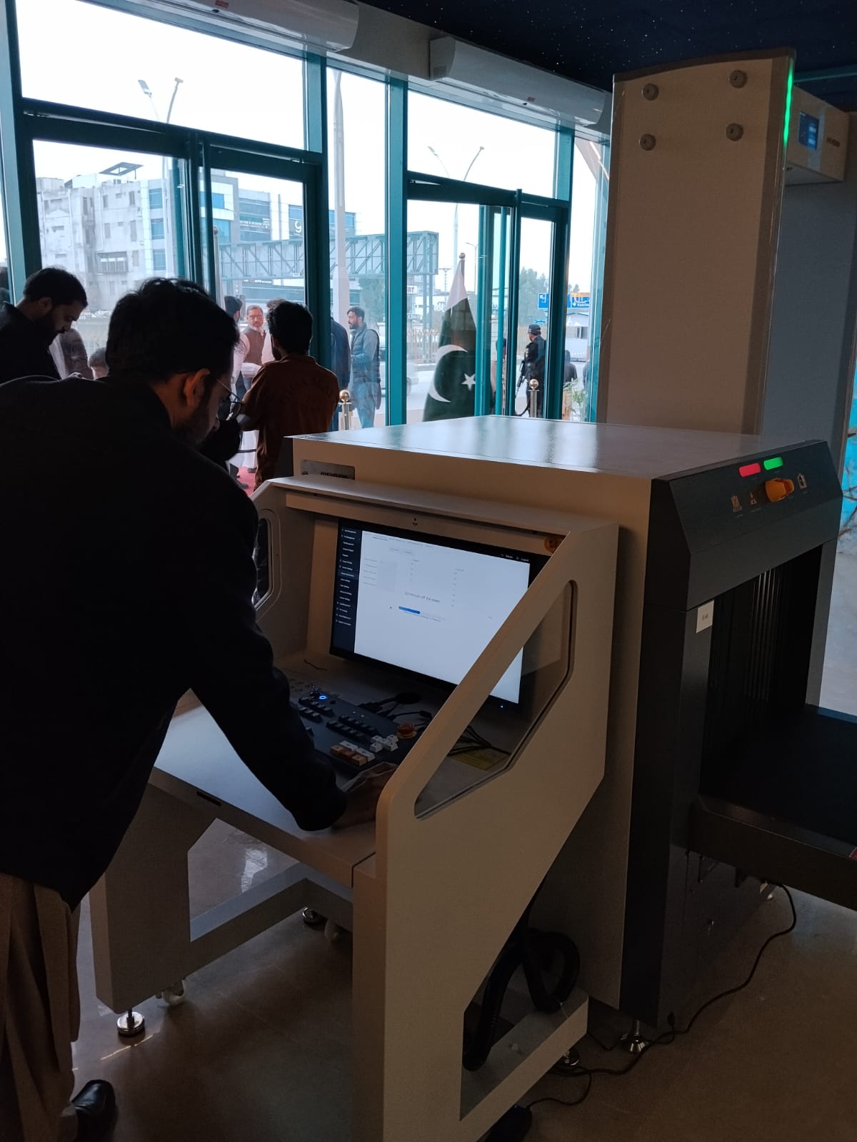 Hikvision ISD-SG6550S-2CVL X-ray baggage scanning machine installed at a secured entrance